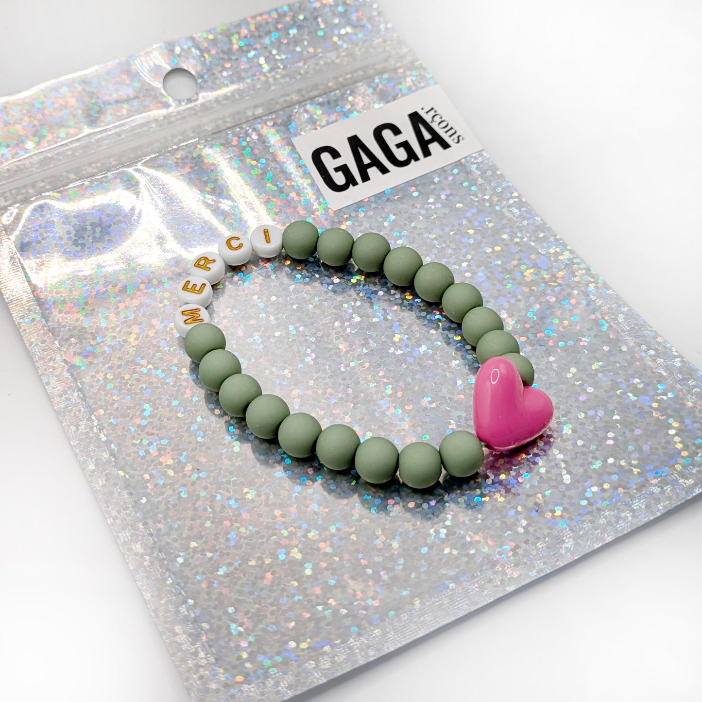 Bracelet GAGA - Matcha mat, Blanc doré & Maxi coeur Fuchsia